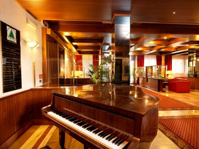 קמפוסמפיירו Hotel Al Pino Verde מראה חיצוני תמונה