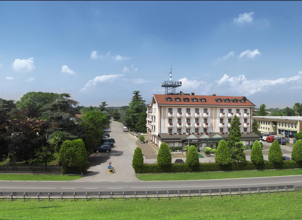 קמפוסמפיירו Hotel Al Pino Verde מראה חיצוני תמונה