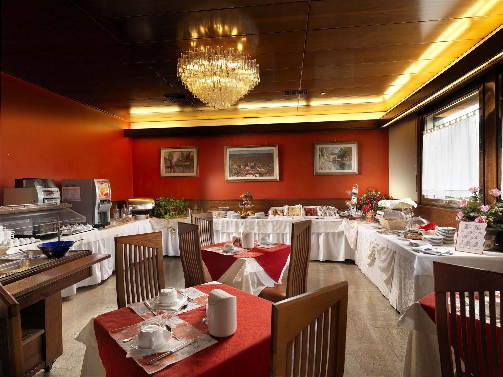 קמפוסמפיירו Hotel Al Pino Verde מראה חיצוני תמונה