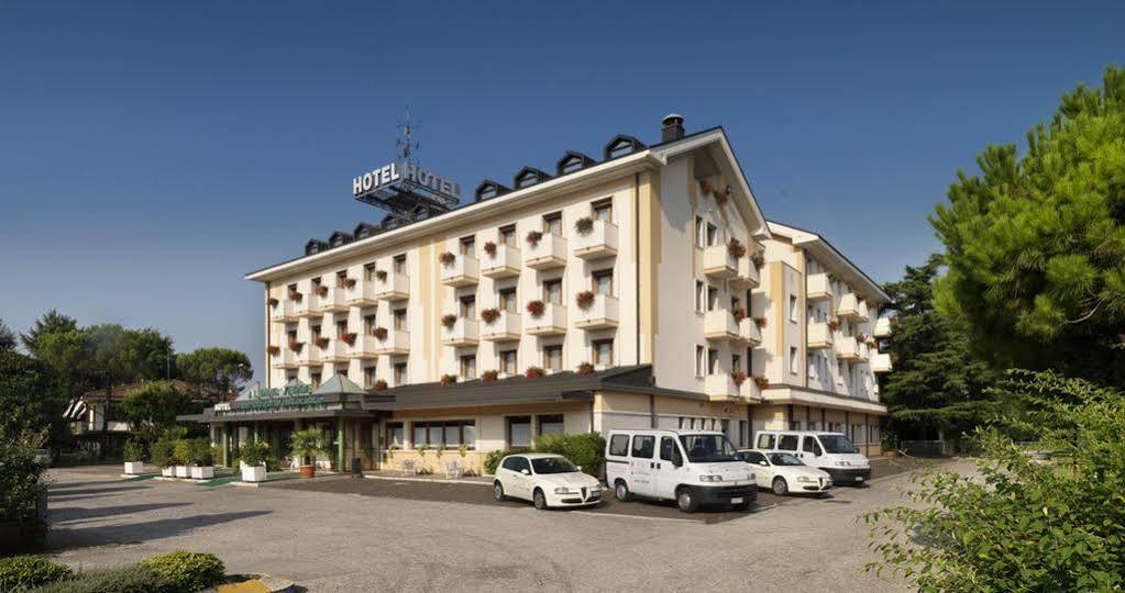 קמפוסמפיירו Hotel Al Pino Verde מראה חיצוני תמונה